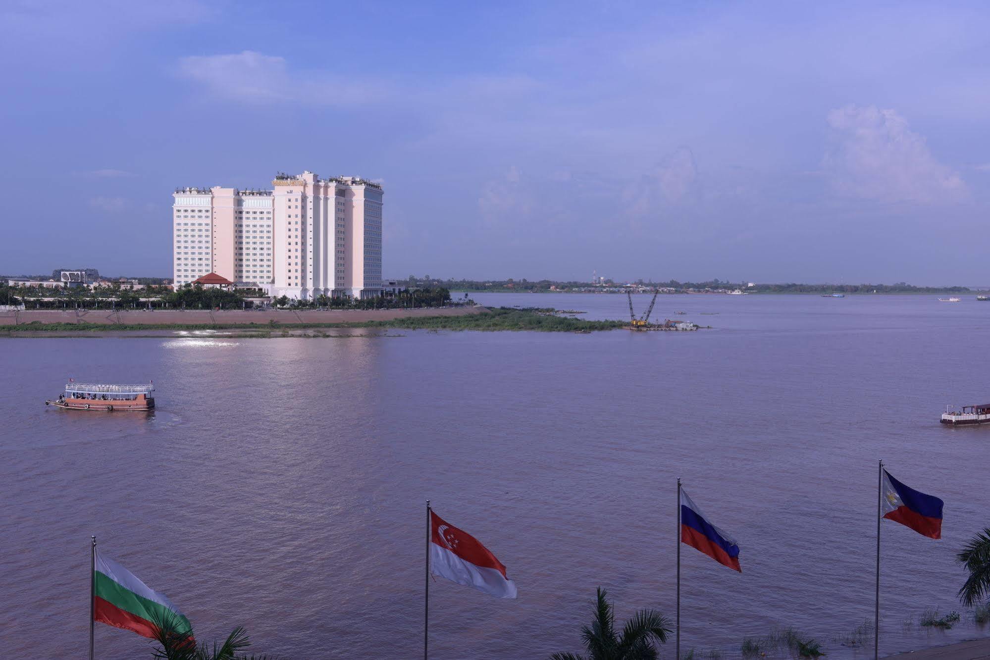 Panorama Mekong Hostel Пномпень Екстер'єр фото